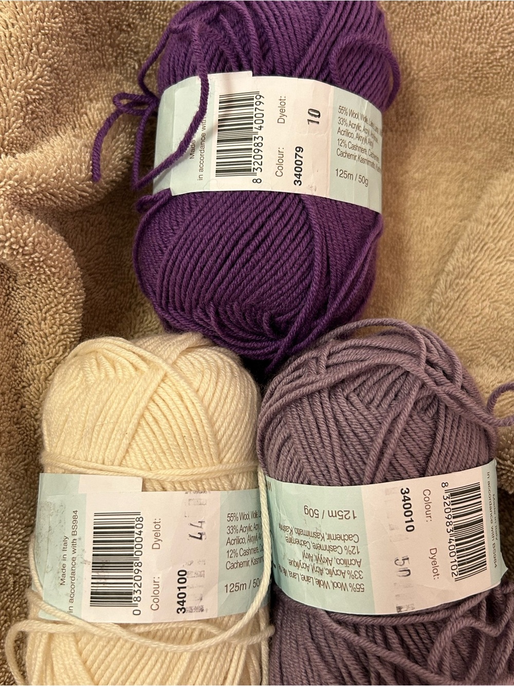 Debbie Bliss Baby Cashmerino yarn - Picture 3 of 3